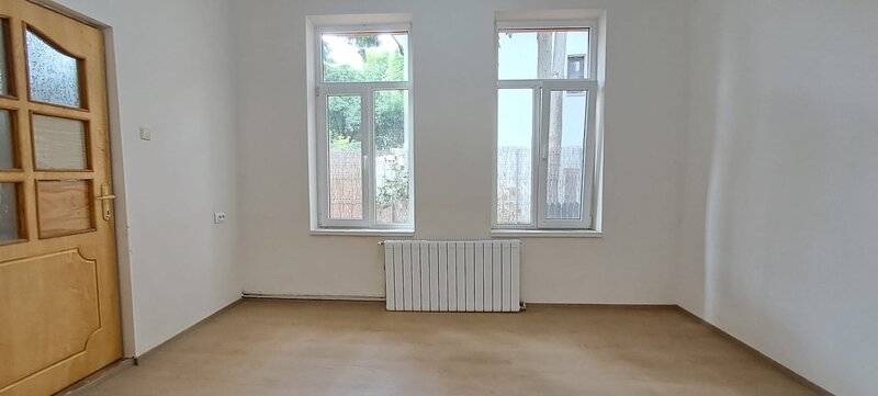 Tineretului, 350 m metrou, casa 2 camere, curte, pretabila investitie