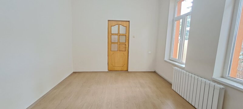 Tineretului, 350 m metrou, casa 2 camere, curte, pretabila investitie