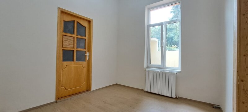 Tineretului, 350 m metrou, casa 2 camere, curte, pretabila investitie