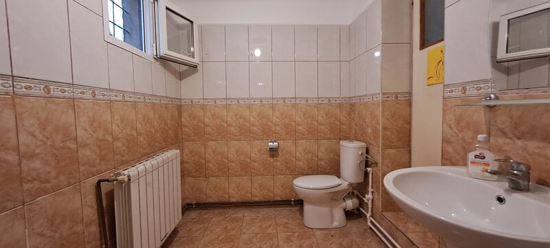 Tineretului, 350 m metrou, casa 2 camere, curte, pretabila investitie