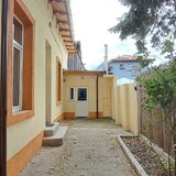 Tineretului, 350 m metrou, casa 2 camere, curte, pretabila investitie